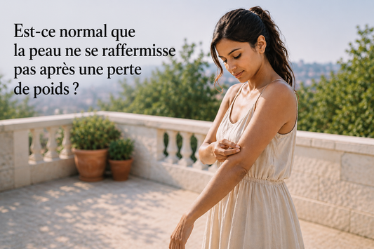 Femme observant la peau de son bras après une perte de poids, illustrant le manque de raffermissement de la peau malgré un amincissement.