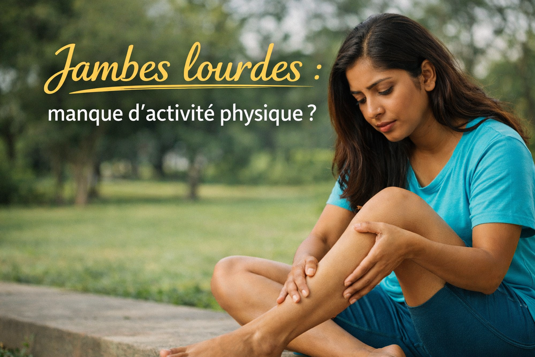 Femme indienne assise à l’extérieur dans un parc portant un haut turquoise se massant le mollet en ressentant une sensation de jambes lourdes liée au manque d’activité physique