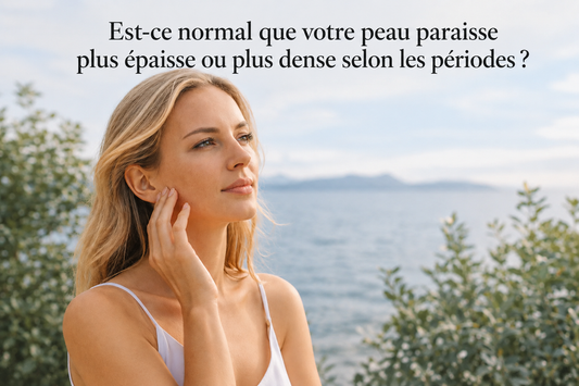 Femme observant sa peau du visage en extérieur, illustrant les variations de densité et d'épaisseur de la peau selon les périodes et les cycles biologiques.