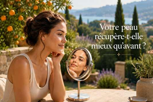 Femme observant sa peau dans un miroir au cœur d’un jardin méditerranéen illustrant les signes d’une peau plus résistante et d’une meilleure récupération cutanée